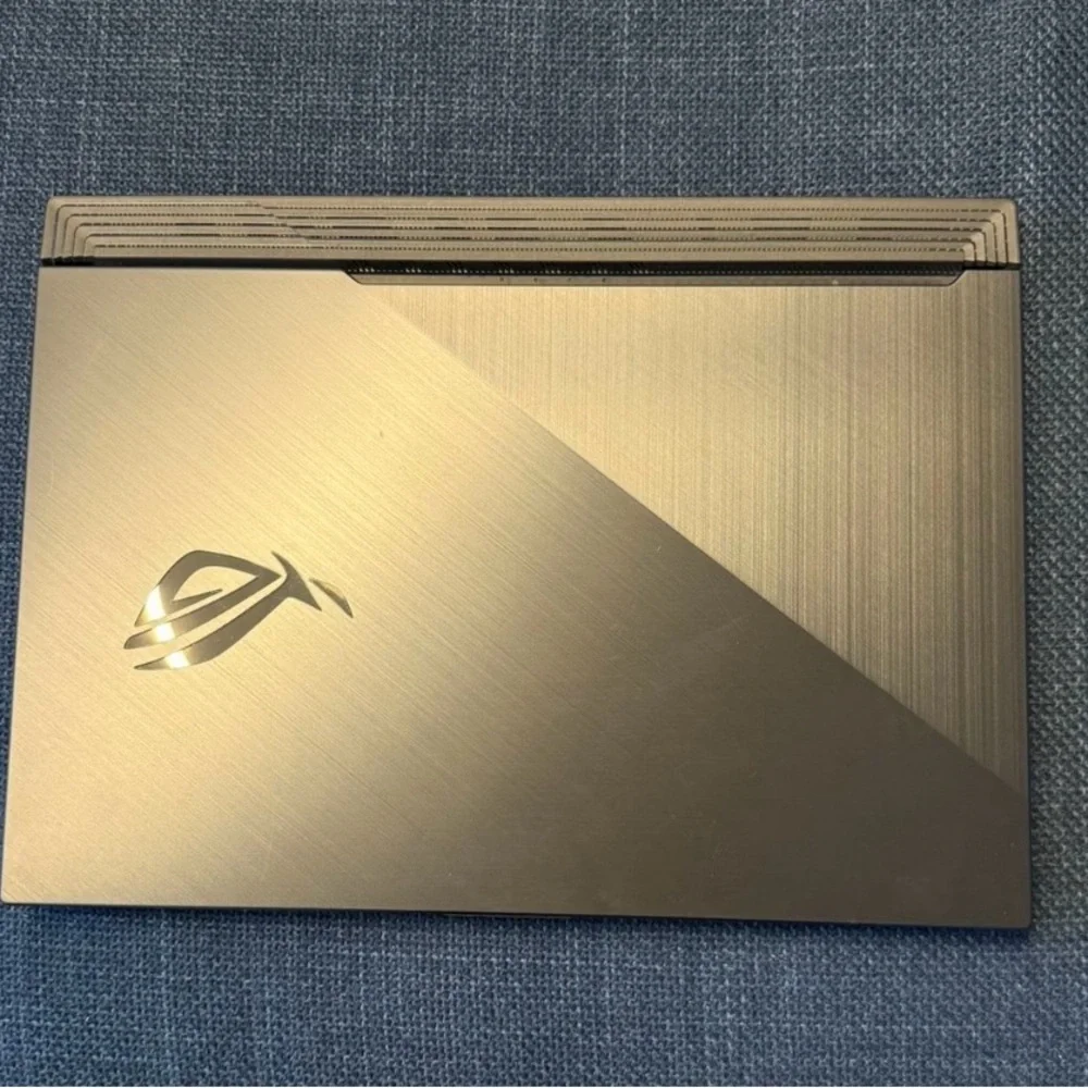 💻 ASUS ROG Scar III – RTX 2070 / i7 / 32GB RAM / 240Hz